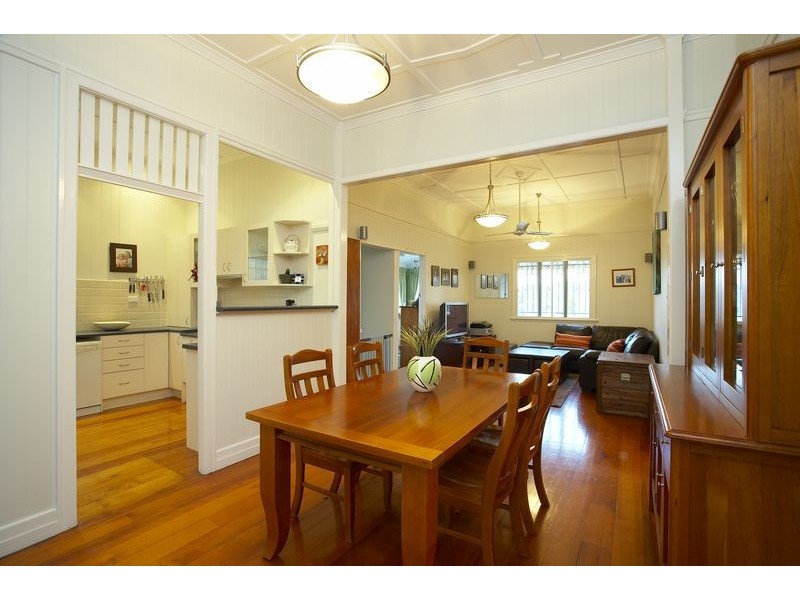8 Fork Street, Coorparoo QLD 4151