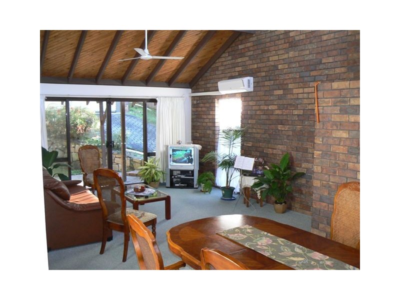 17 Burrumbuck Street, Chapel Hill QLD 4069