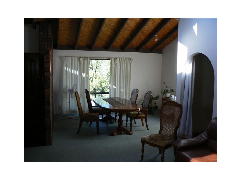 17 Burrumbuck Street, Chapel Hill QLD 4069