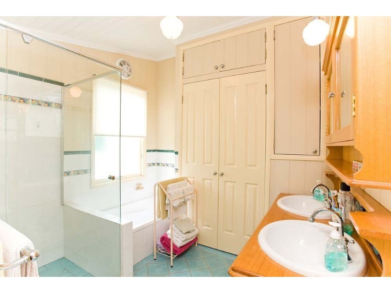 32 Haig Road, Milton QLD 4064