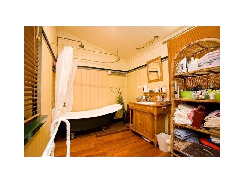 24 Findlay Street, Ashgrove QLD 4060