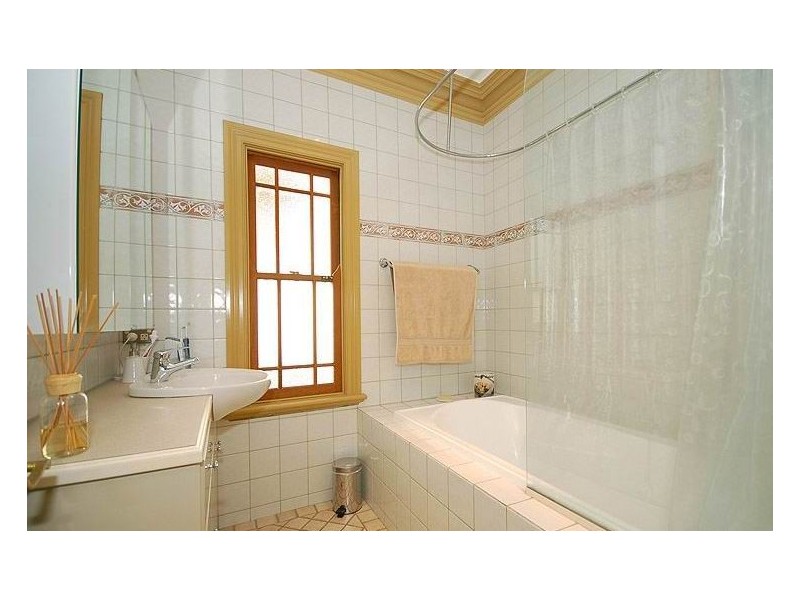 10 Alexandra Street, Bardon QLD 4065