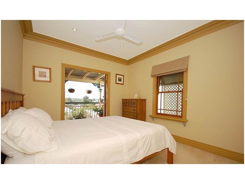 10 Alexandra Street, Bardon QLD 4065