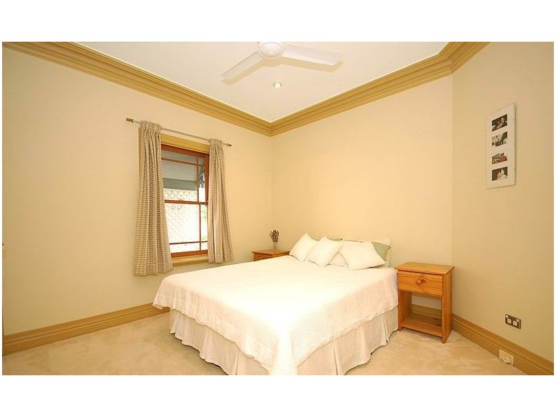 10 Alexandra Street, Bardon QLD 4065