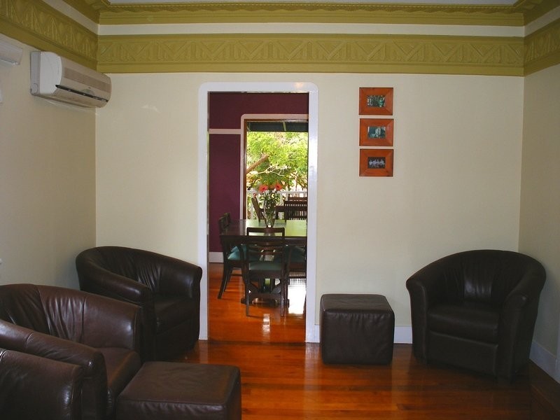 17 Leslie Street, Bardon QLD 4065