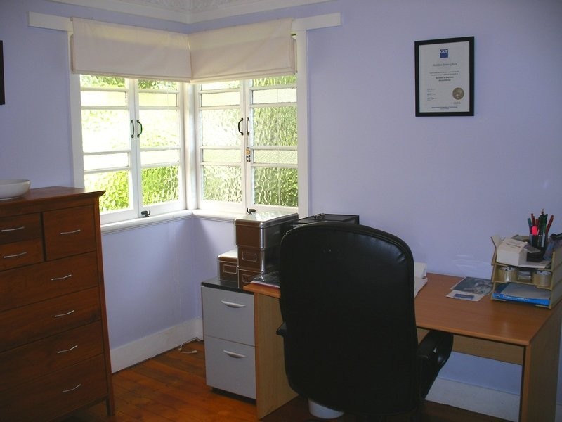 17 Leslie Street, Bardon QLD 4065