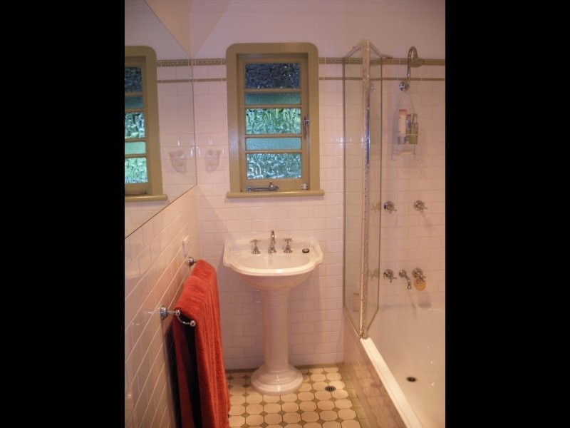 17 Leslie Street, Bardon QLD 4065