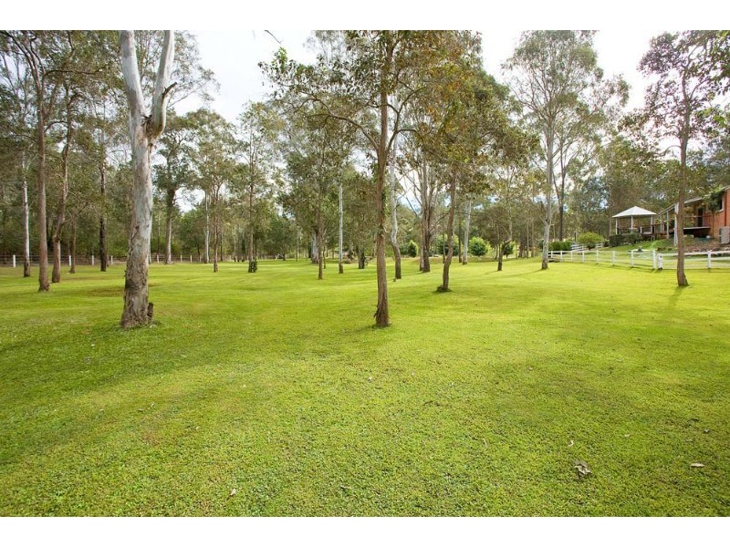 126 Huntingdale Street, Pullenvale QLD 4069