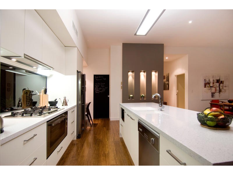 10 Mackay Terrace, Bardon QLD 4065