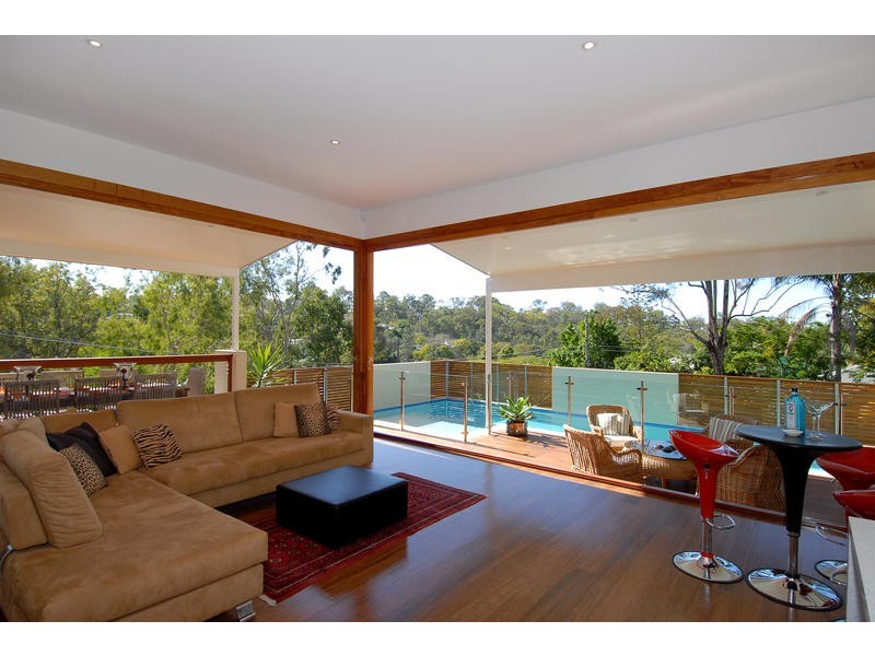 10 Mackay Terrace, Bardon QLD 4065