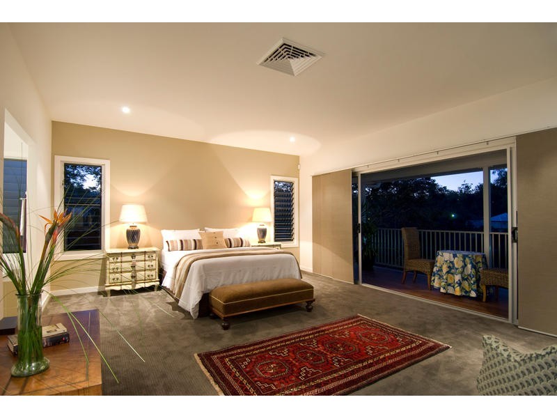 10 Mackay Terrace, Bardon QLD 4065