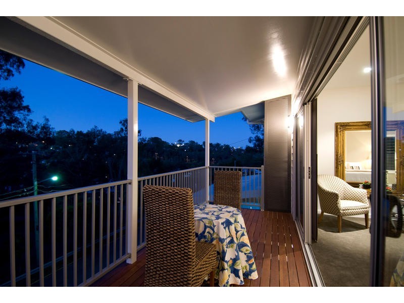 10 Mackay Terrace, Bardon QLD 4065