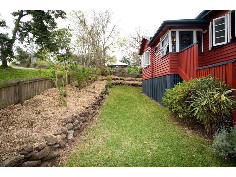2 Gray Street, Red Hill QLD 4059