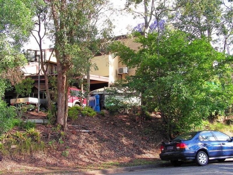 225 Boundary Street, Bardon QLD 4065