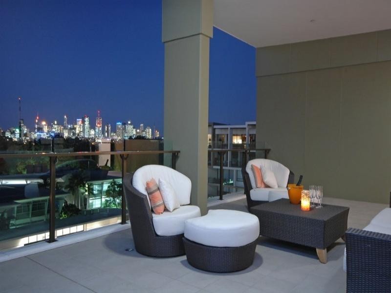 10 Pidgeon Close, West End QLD 4101