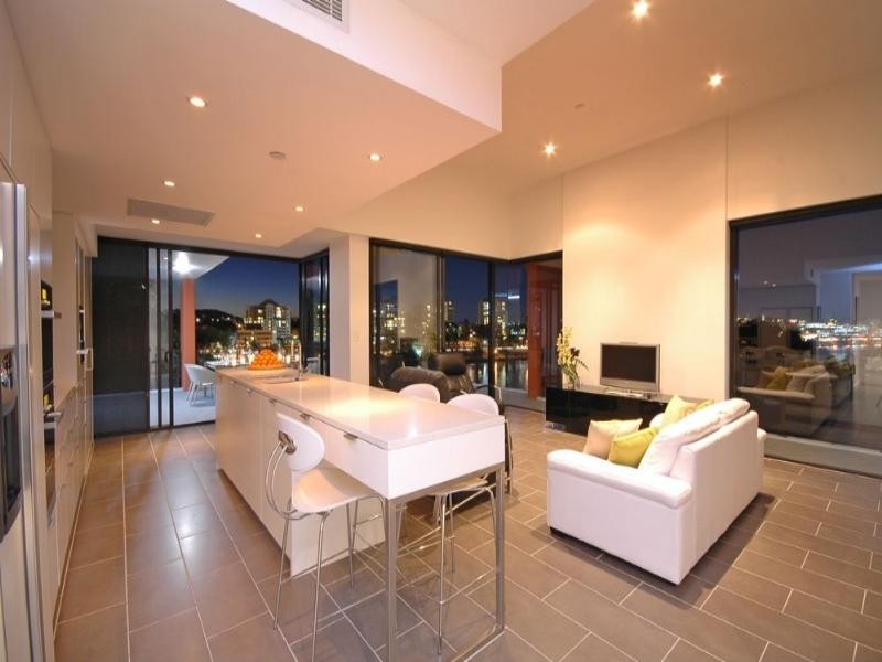 10 Pidgeon Close, West End QLD 4101