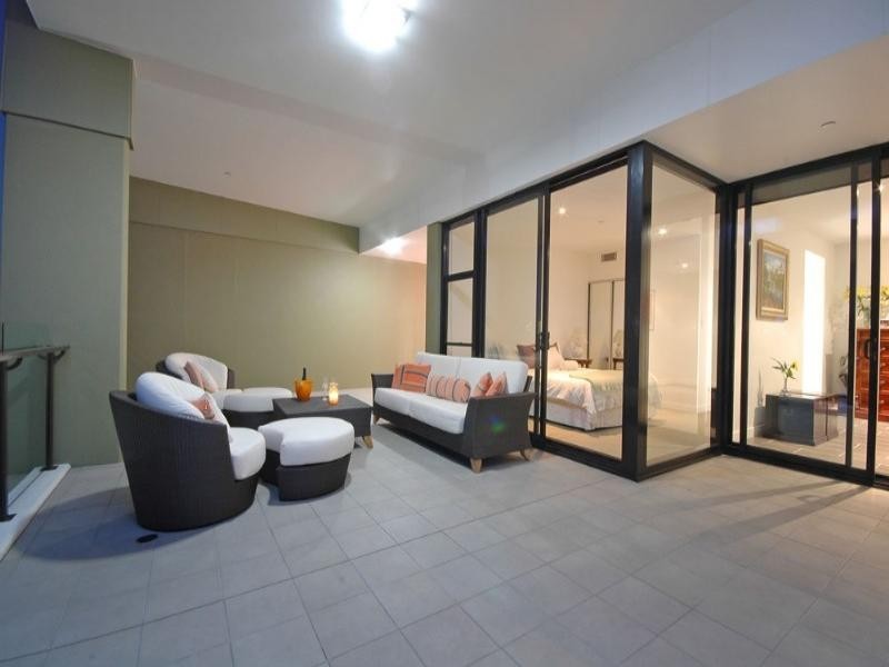 10 Pidgeon Close, West End QLD 4101