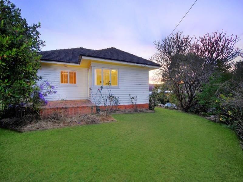 11 Fairseat Street, Bardon QLD 4065