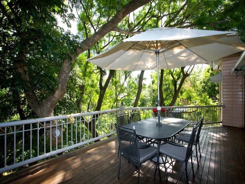 106 Simpsons Road, Bardon QLD 4065