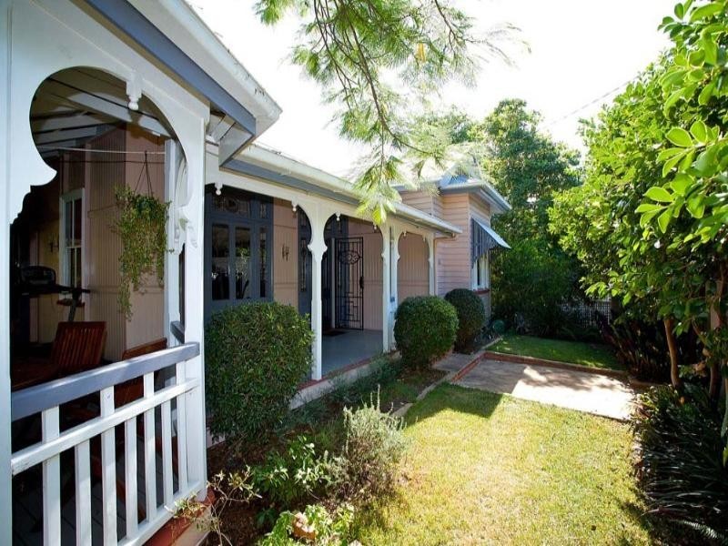 106 Simpsons Road, Bardon QLD 4065