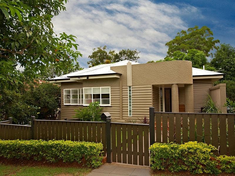 19 Campion Avenue, Bardon QLD 4065