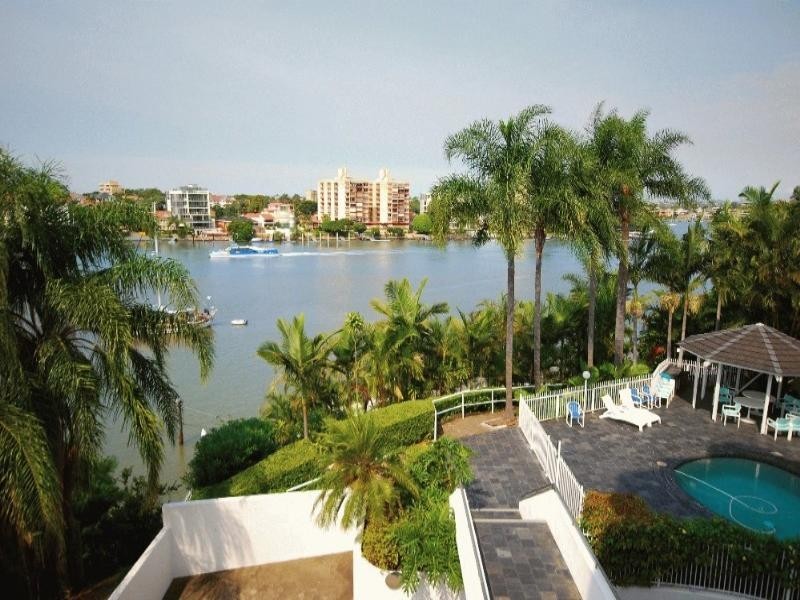 77 Cairns Street, Kangaroo Point QLD 4169