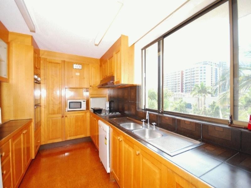 77 Cairns Street, Kangaroo Point QLD 4169