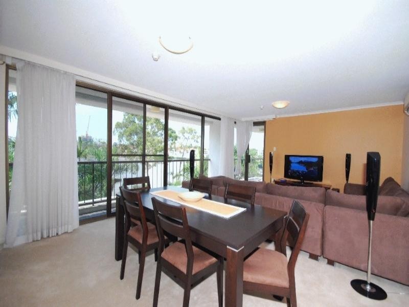 77 Cairns Street, Kangaroo Point QLD 4169