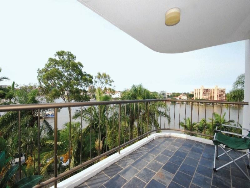 77 Cairns Street, Kangaroo Point QLD 4169