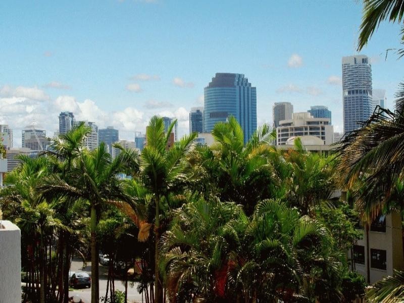 77 Cairns Street, Kangaroo Point QLD 4169