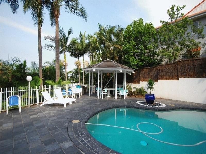 77 Cairns Street, Kangaroo Point QLD 4169