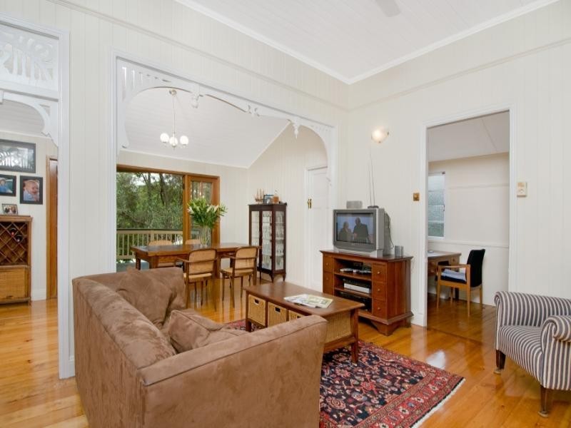 21 Dudley Street, Bardon QLD 4065