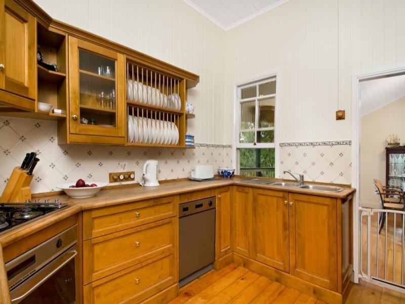 21 Dudley Street, Bardon QLD 4065