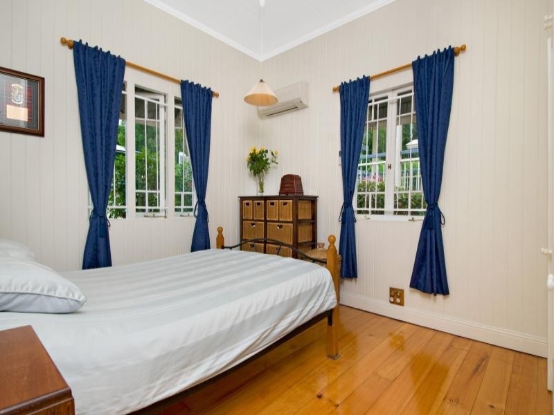 21 Dudley Street, Bardon QLD 4065