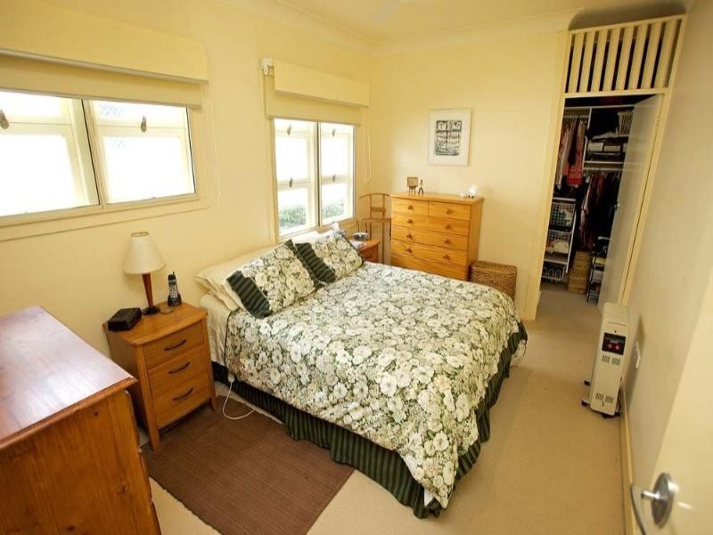 22 Greenlaw Street, Indooroopilly QLD 4068