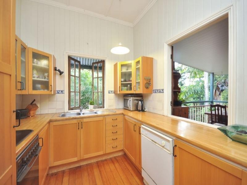 37 Windsor Road, Red Hill QLD 4059