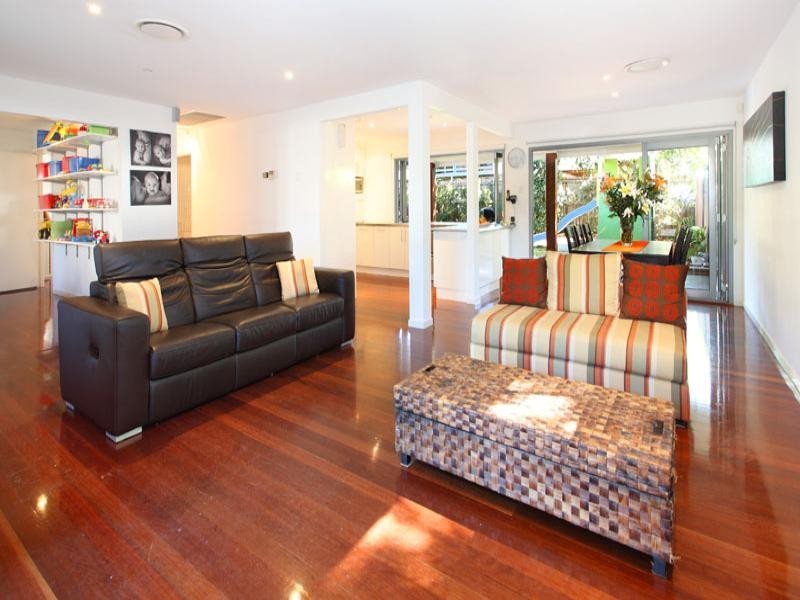 25 Dawn Street, Bardon QLD 4065