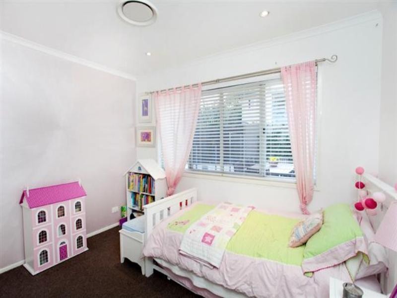 25 Dawn Street, Bardon QLD 4065