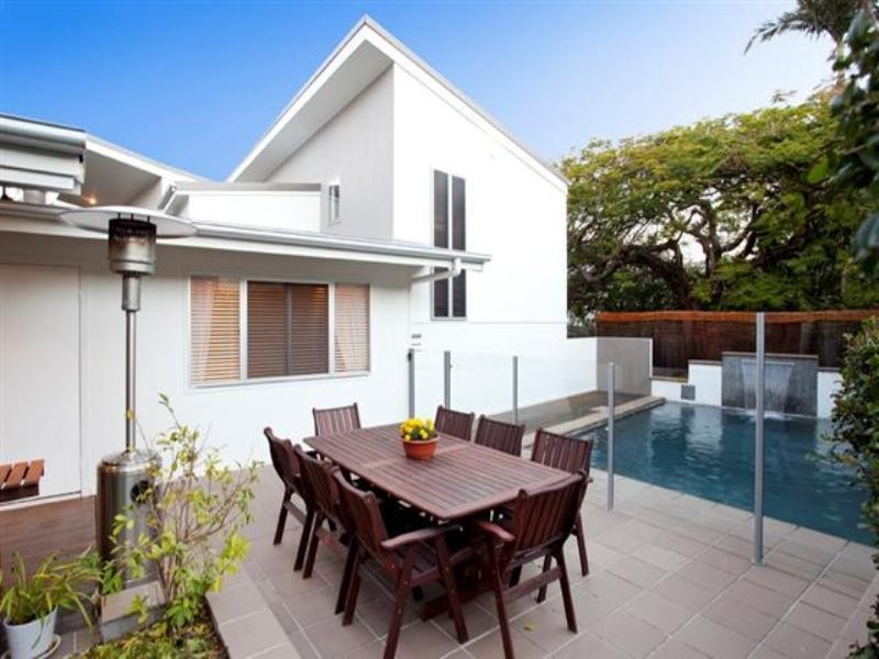 25 Dawn Street, Bardon QLD 4065