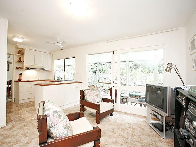 1 Edale Street, Kenmore QLD 4069