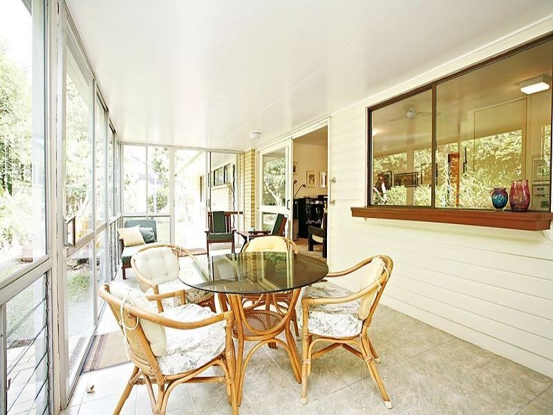 1 Edale Street, Kenmore QLD 4069