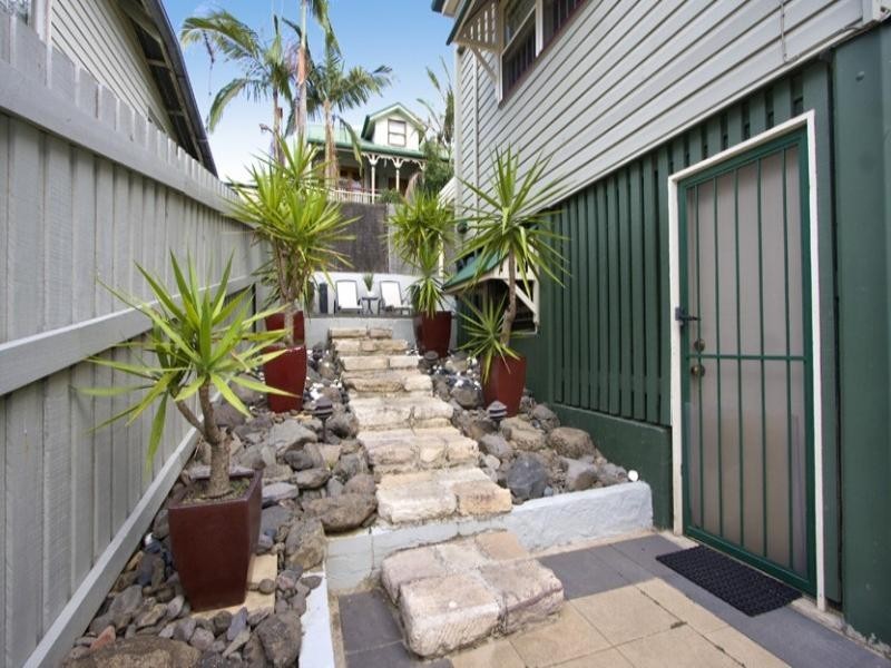 1/10 Cook Street, Red Hill QLD 4059