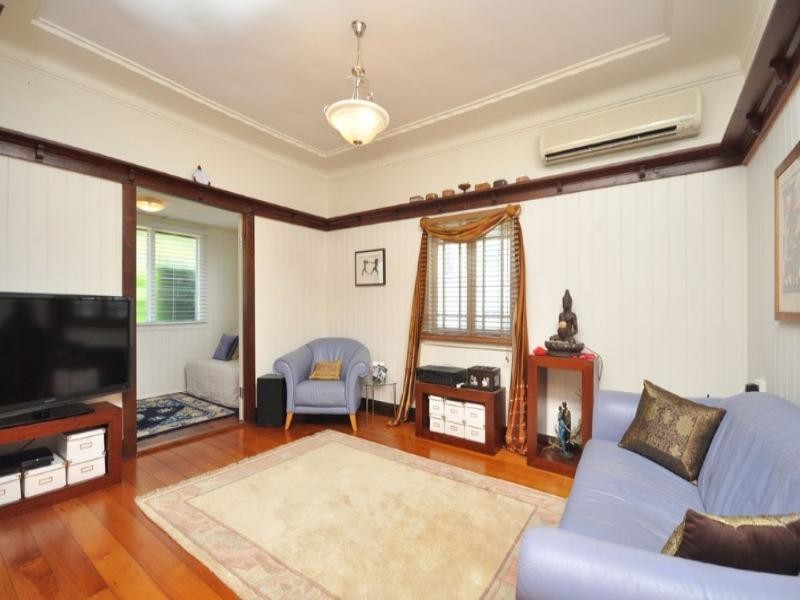 33 Rouen Road, Bardon QLD 4065