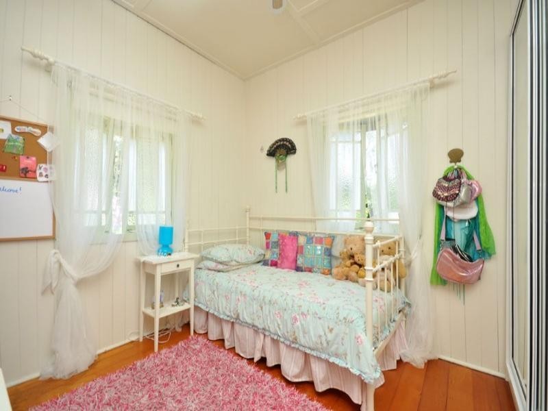 33 Rouen Road, Bardon QLD 4065