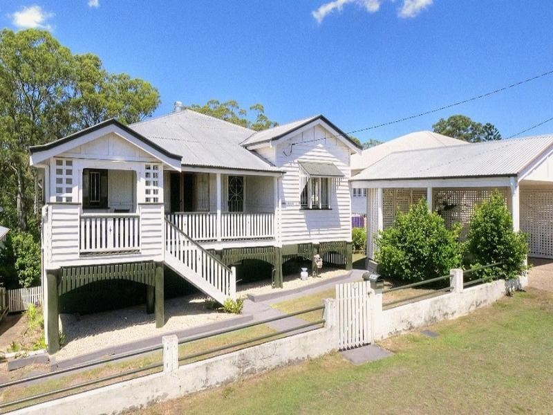 75 Sixth Avenue, Bardon QLD 4065