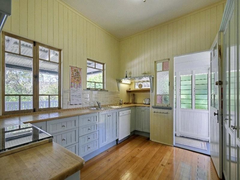 75 Sixth Avenue, Bardon QLD 4065