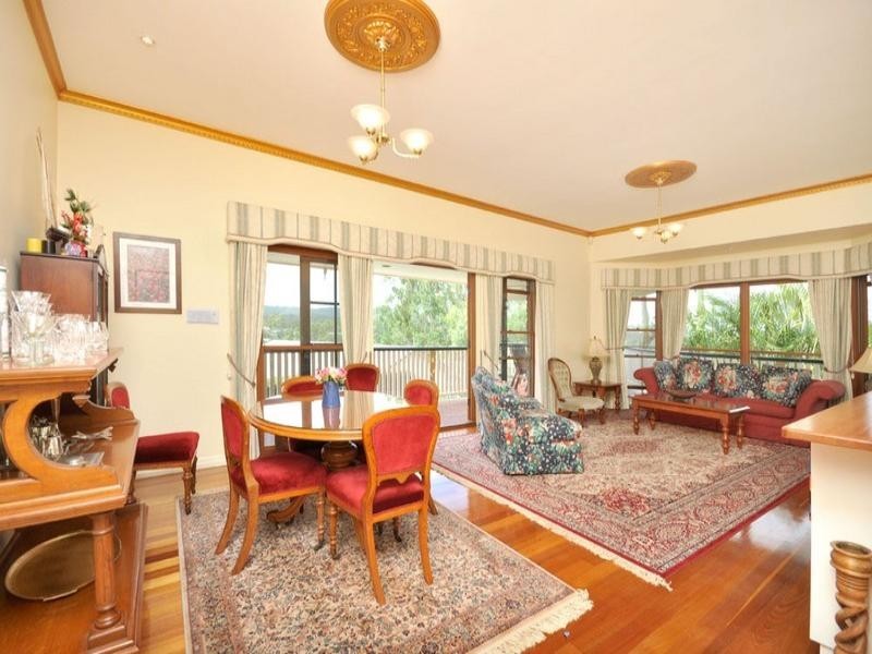5 Larter Court, Brookfield QLD 4069
