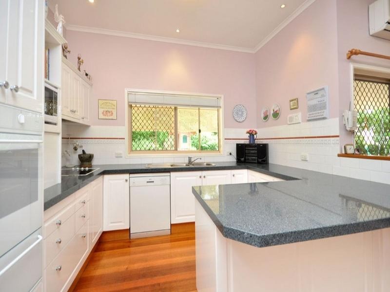 5 Larter Court, Brookfield QLD 4069