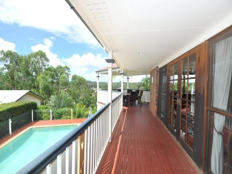 5 Larter Court, Brookfield QLD 4069
