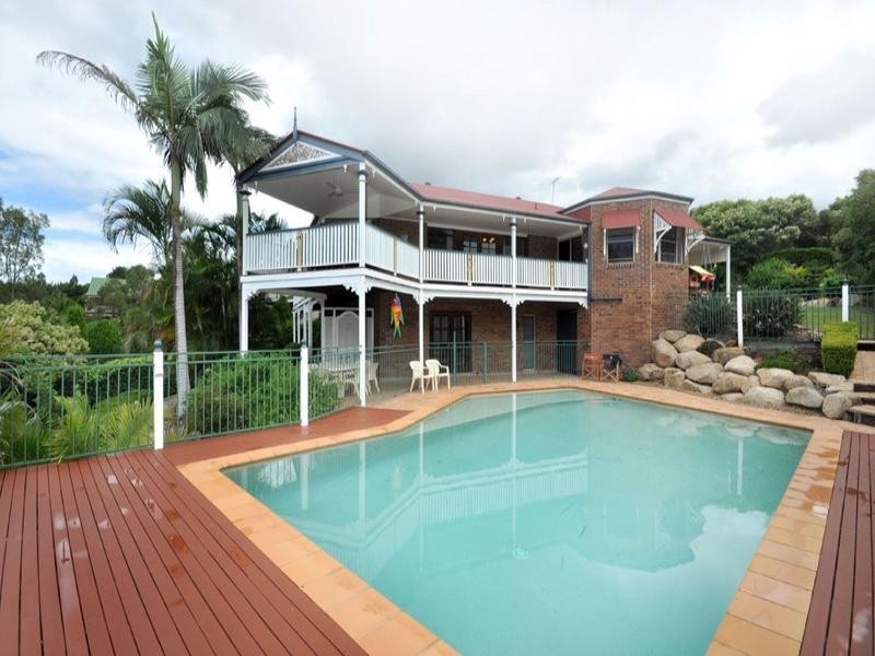 5 Larter Court, Brookfield QLD 4069